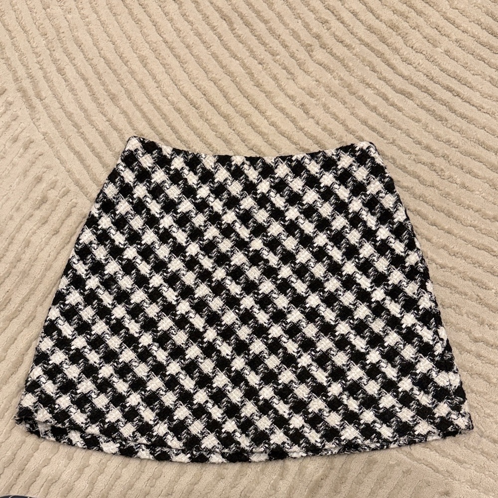 Zara Black and White Patterned Mini Skirt